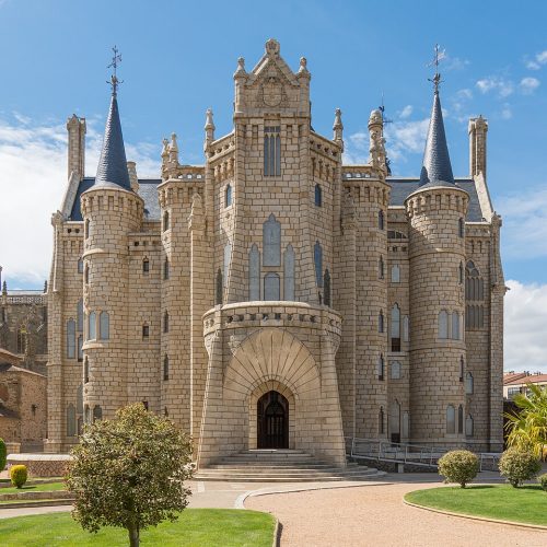 960px-Palacio_Episcopal_Astorga_2021_-_exterior